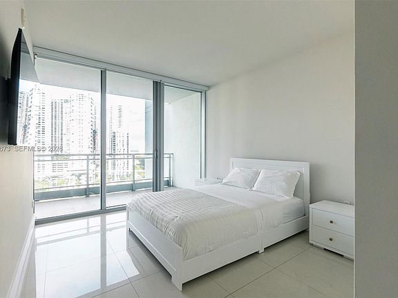5th image of 92 SW 3rd St APT 1812
