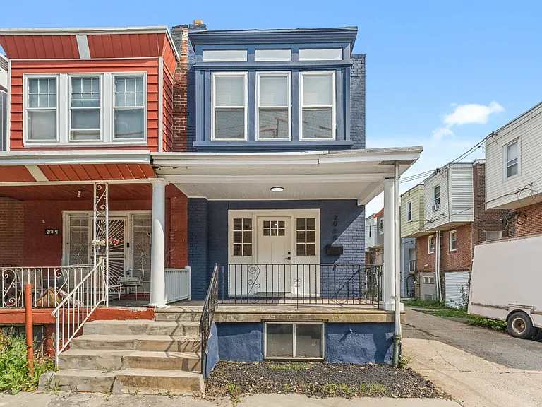 2066 Eastburn Ave — Photo 1