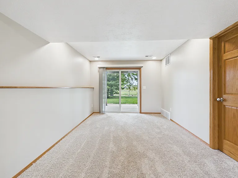 2505 N Vincent Ave — Photo 33