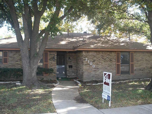 2nd image of 2100 Ashwood Ln