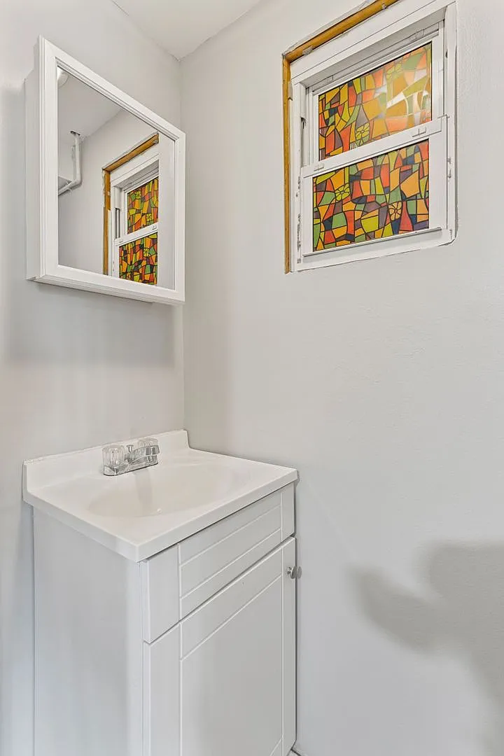 4 bed 1.5 bath - Completely updated in great Mt. Washington location - central air, washer/dryer — Photo 4