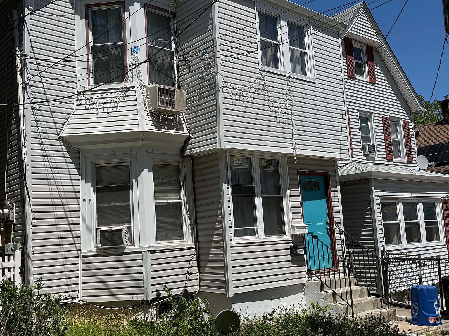 4 bed, $2,500 — Photo 1