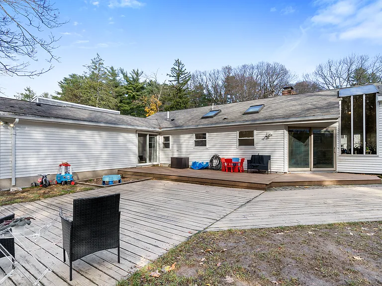 351 Winchester St — Photo 25