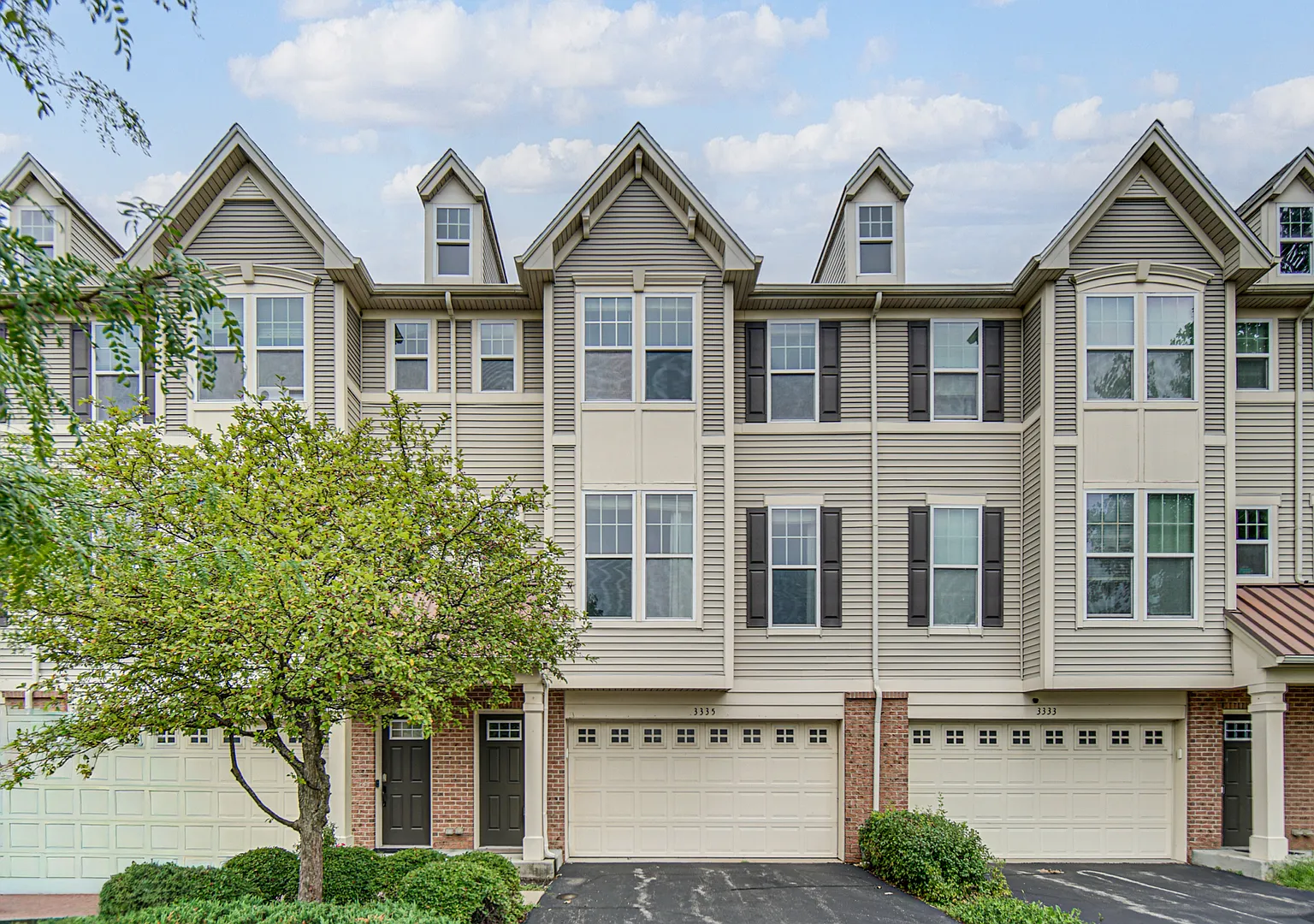 3 bed, 2.5 bath, 1748 sqft, $2,995 — Photo 1