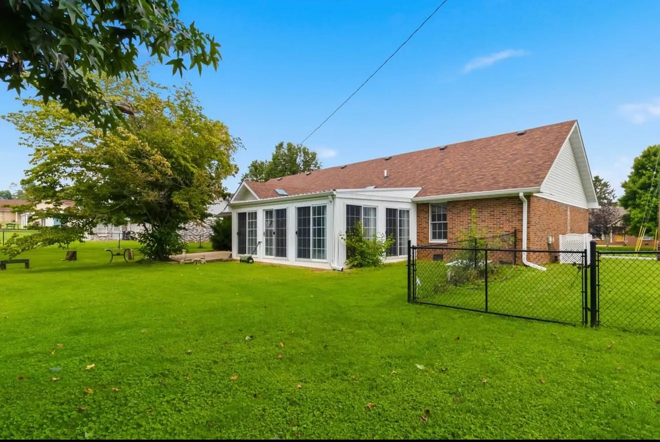 3 bed, 1700 sqft, $1,850 — Photo 4