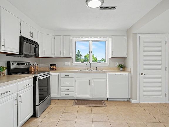 5th image of 13 Brandee Ln #24
