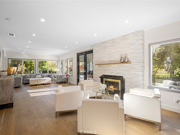 5th image of 2065 E Altadena Dr