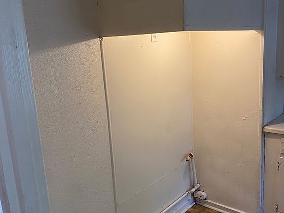5th image of 2657 Canberra St