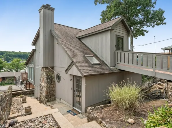 327 Squaw Trl, Hopatcong Boro, NJ 07821