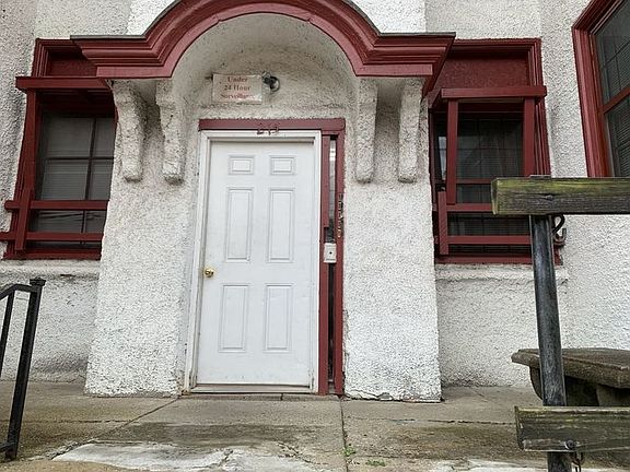 3rd image of 215 E 36th St APT 5