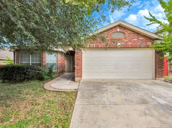 8931 Walnut Springs, Universal City, TX 78148