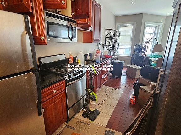 2nd image of 250 Newbury St #3B