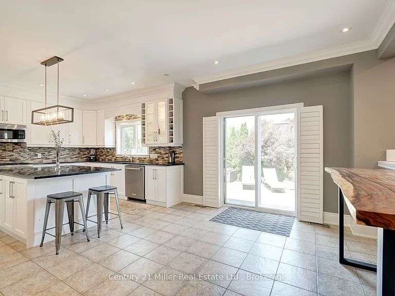 8 Watercliff Pl — Photo 14