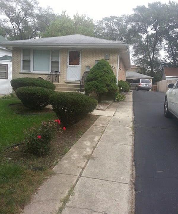1st image of 305 Oak Ave
