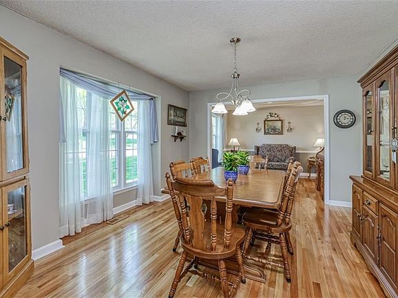 5th image of 7754 Caenen St