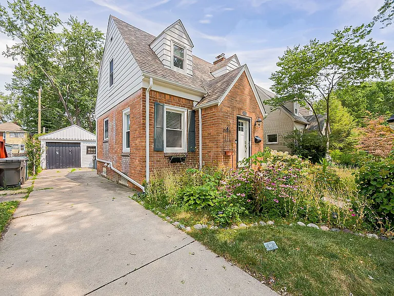 21530 Olmstead St — Photo 37