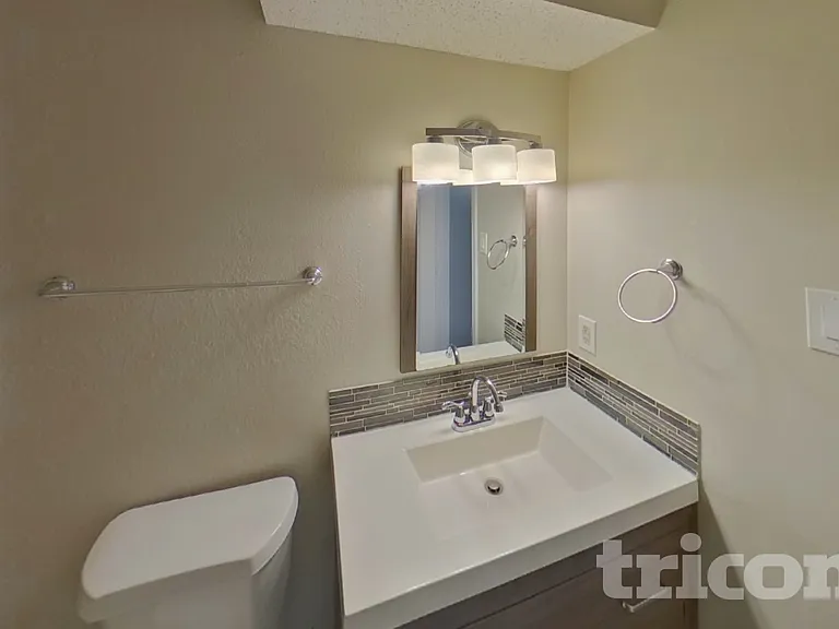 3910 Lillie St — Photo 9