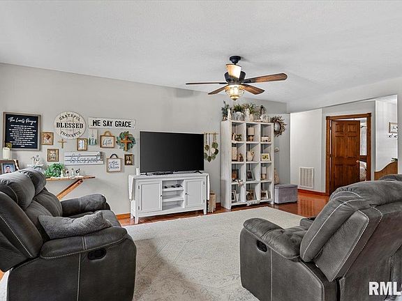 3rd image of 23394 Wagon Wheel Cir
