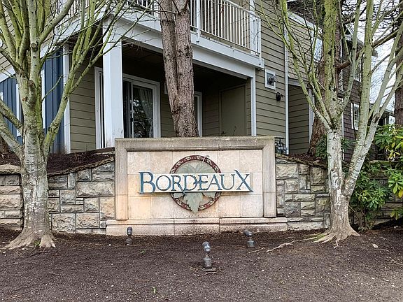 Beautiful Bordeaux community