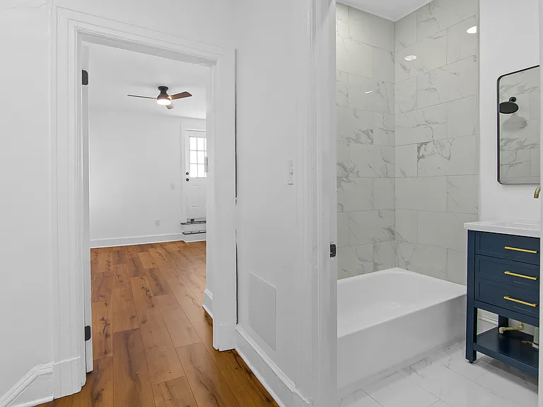 813 Whitelock St — Photo 15
