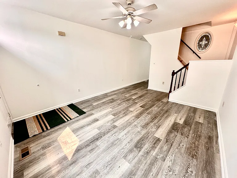 5227 Ridge Ave — Photo 3