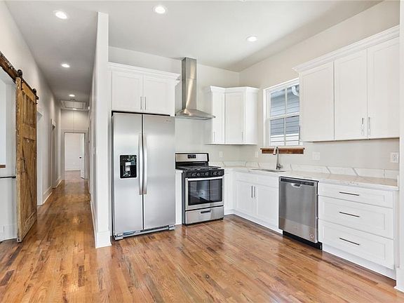 4th image of 3365 Belfort St