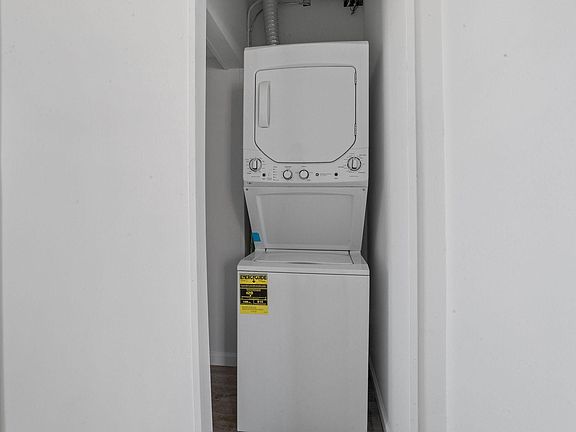 5th image of 4333 Ventnor Ave #D