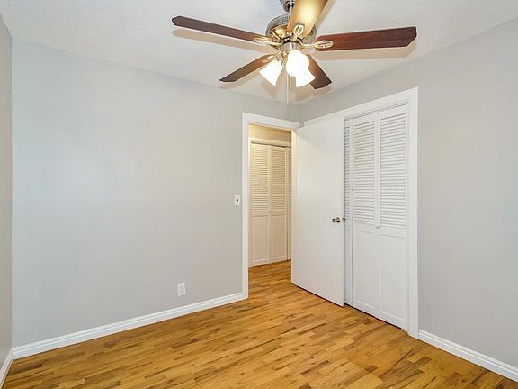 5th image of 386 W Marquette Dr
