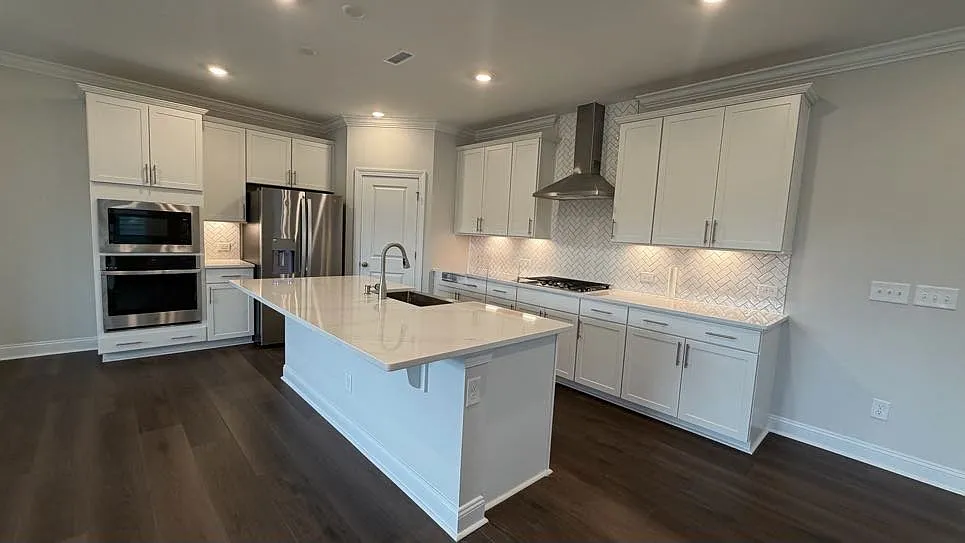 4 bed, 2608 sqft, $2,800 — Photo 4