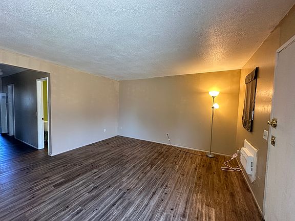 3rd image of 522 N Parkside Dr