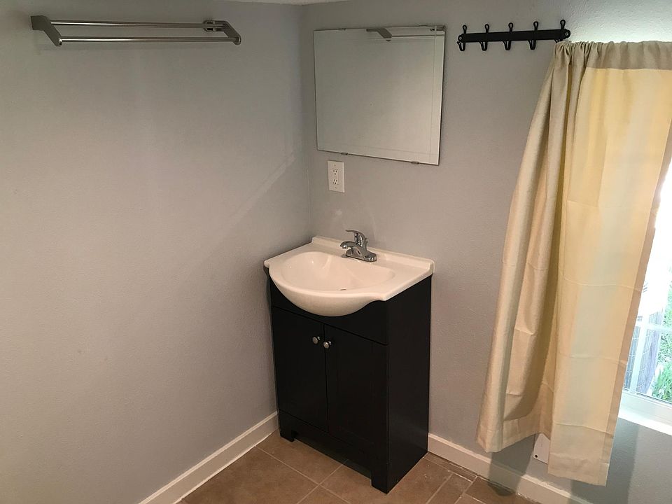 1st image of 200 E Murrill St