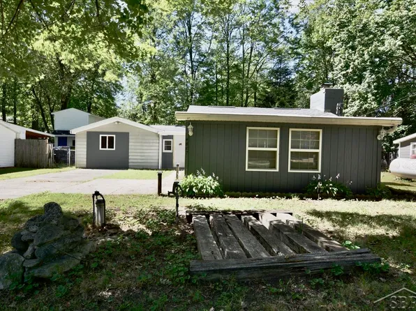 4887 Wildwood St, Harrison, MI 48625