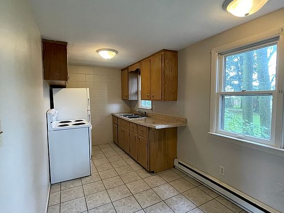 2nd image of 320 E Cherry St APT 4