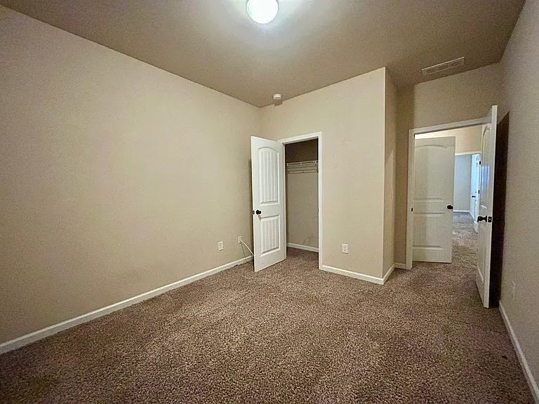 690 Oakside Pl — Photo 32