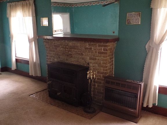 4th image of 209 S Wright St