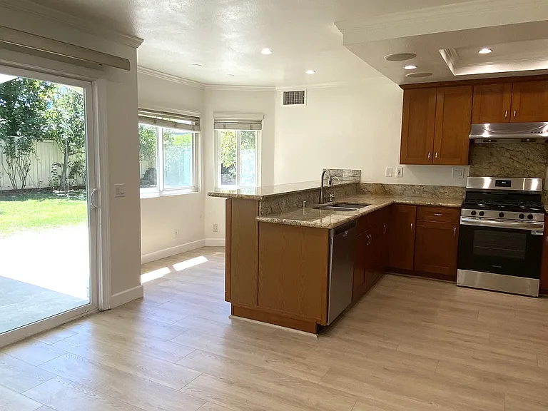 26162 Roscommon Ct — Photo 7