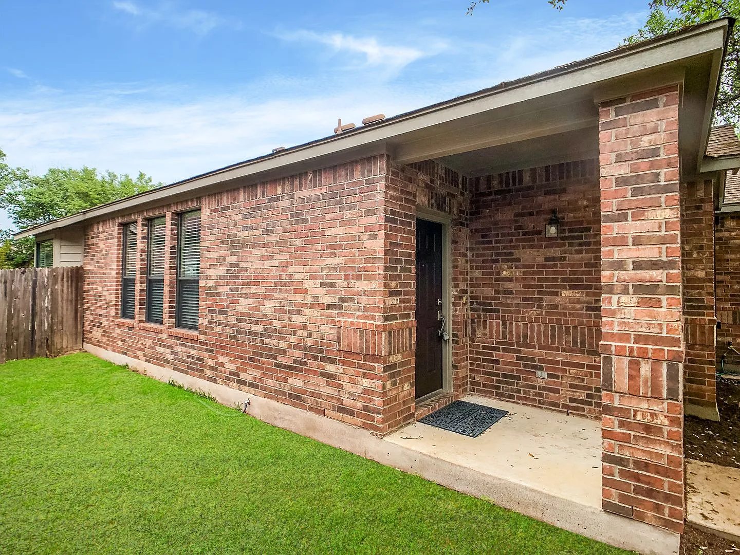 Sought-After Vista Ridge Single Story — Photo 4