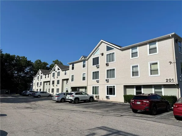 201 Woodlawn Ave APT 310, North Providence, RI 02904