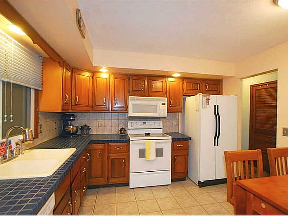 3rd image of 5451 Woodlawn Dr