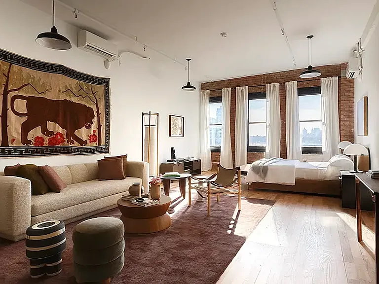 239 Banker St #1Q — Photo 1