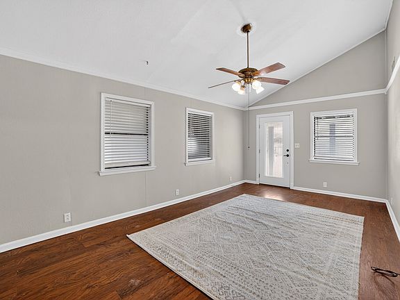 5th image of 204 Dewitt St