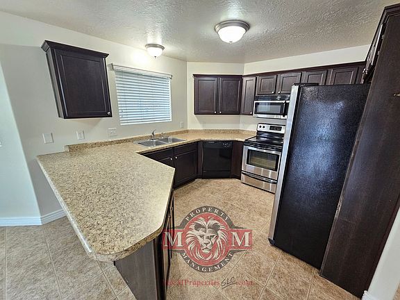 3rd image of 104 E Resaca Dr Unit E2