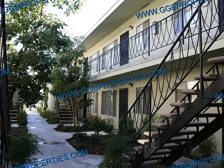 727-741 Orizaba Ave — Photo 7