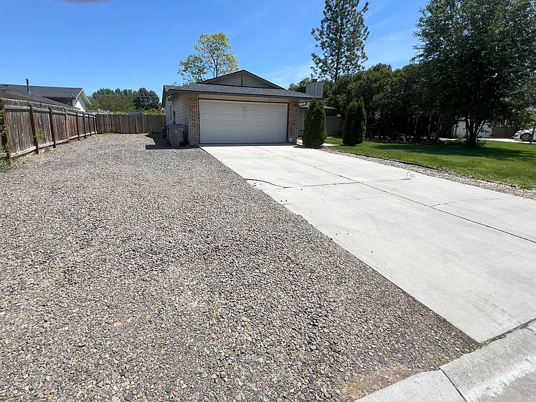 2024 Fern St — Photo 3