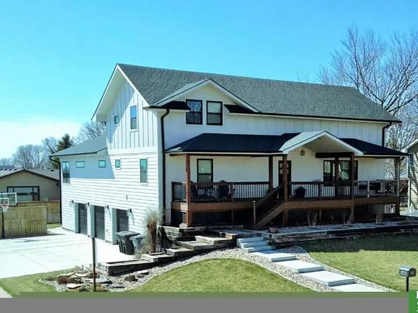 1622 Raell Dr, York, NE 68467