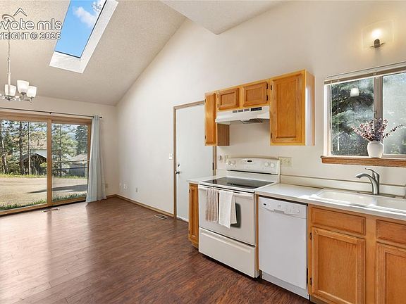 5th image of 249 E Lake Ave