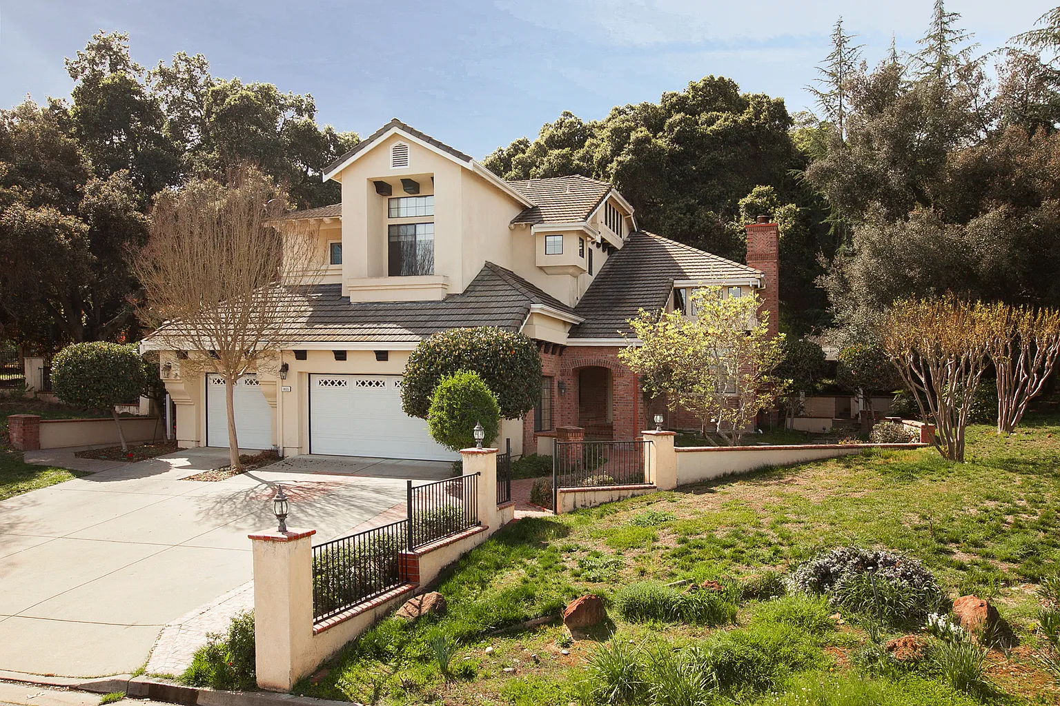 1855 Hollyhock Ln photo 1
