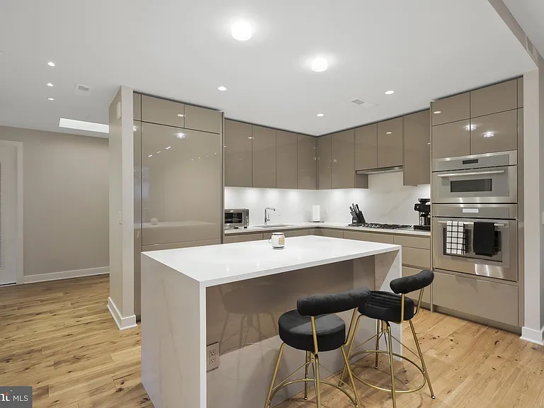 1781 N Pierce St #406 — Photo 6