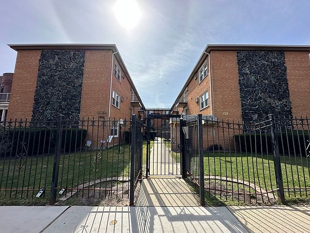 1st image of 1727 W Touhy Ave APT 5