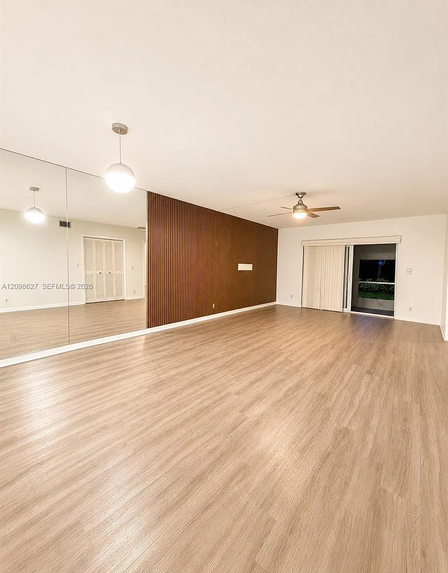 Crystal Greens Condo — Photo 3